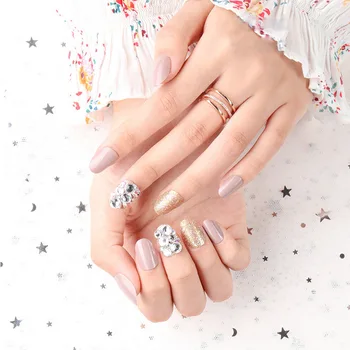 24 Stk Nude Farve nail tips Kvinder Bærbare Falske tryk på Negle med Diamant Kort Runde Fuld Dækning af kunstige negle med Lim