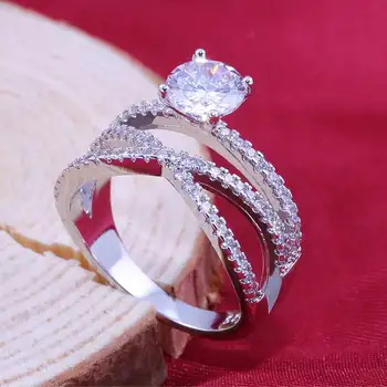 Huitan Fancy Tværs Af Sejlgarn Ring Med Kvadratisk Cubic Zirconia Sten Elegante Finger Ring Band For Kvinder Jubilæum Gave