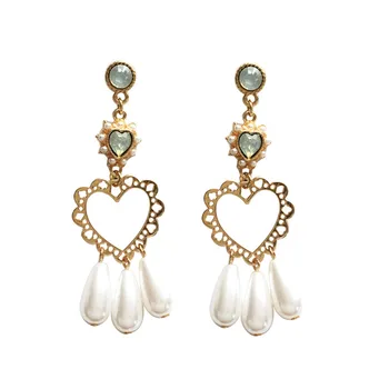 Mode joker metal Hjerte stud øreringe smukke perle kvast øreringe Klassiske Palace genskaber Vintage øreringe til kvinder